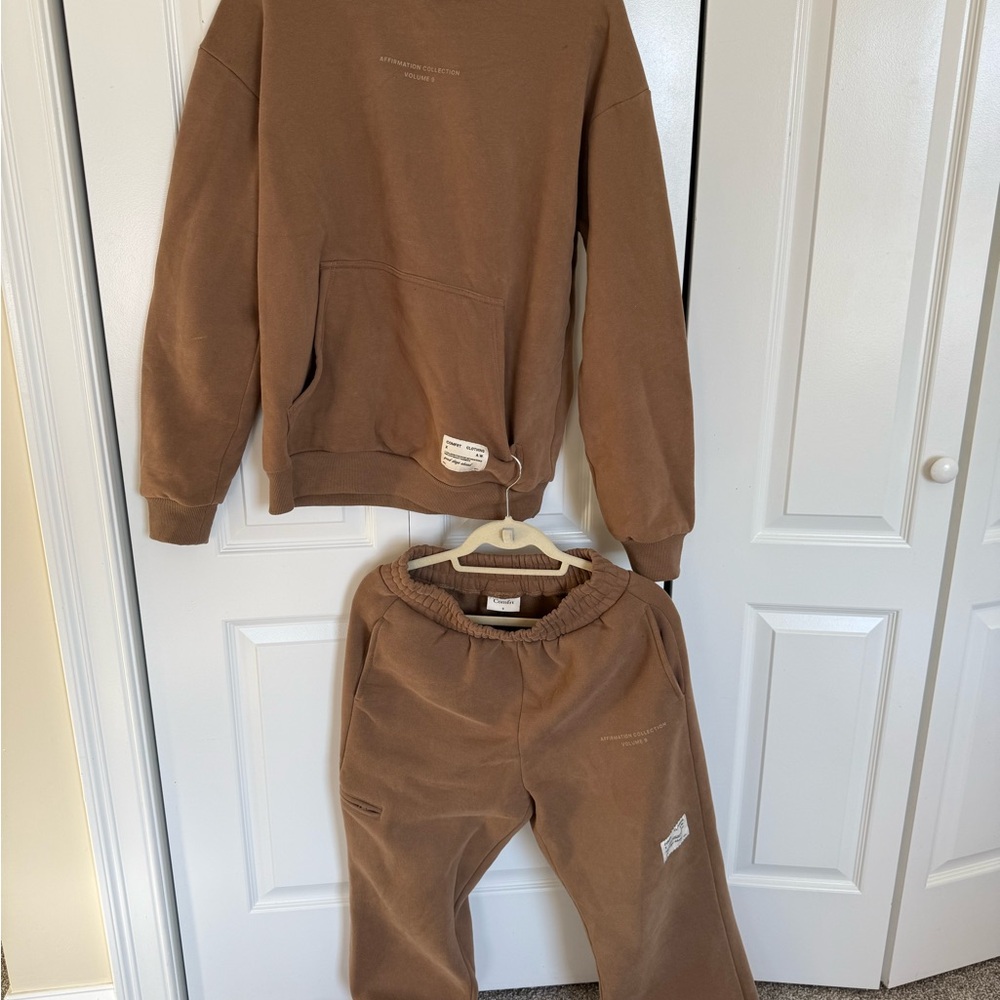 Weighted brown sweatsuit from Comfrt, unisex